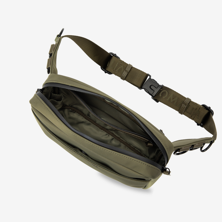 Multifunctional khaki Waist Bag for dog owners in khaki: with removable treat compartments, poo bag dispenser and water bottle holder