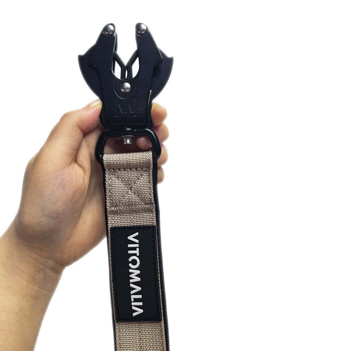 1,2m Beige Führleine mit Handschlaufe und Froschkarabiner aus Hartaluminium - Vitomalia - Hundeleine Extrem Edition